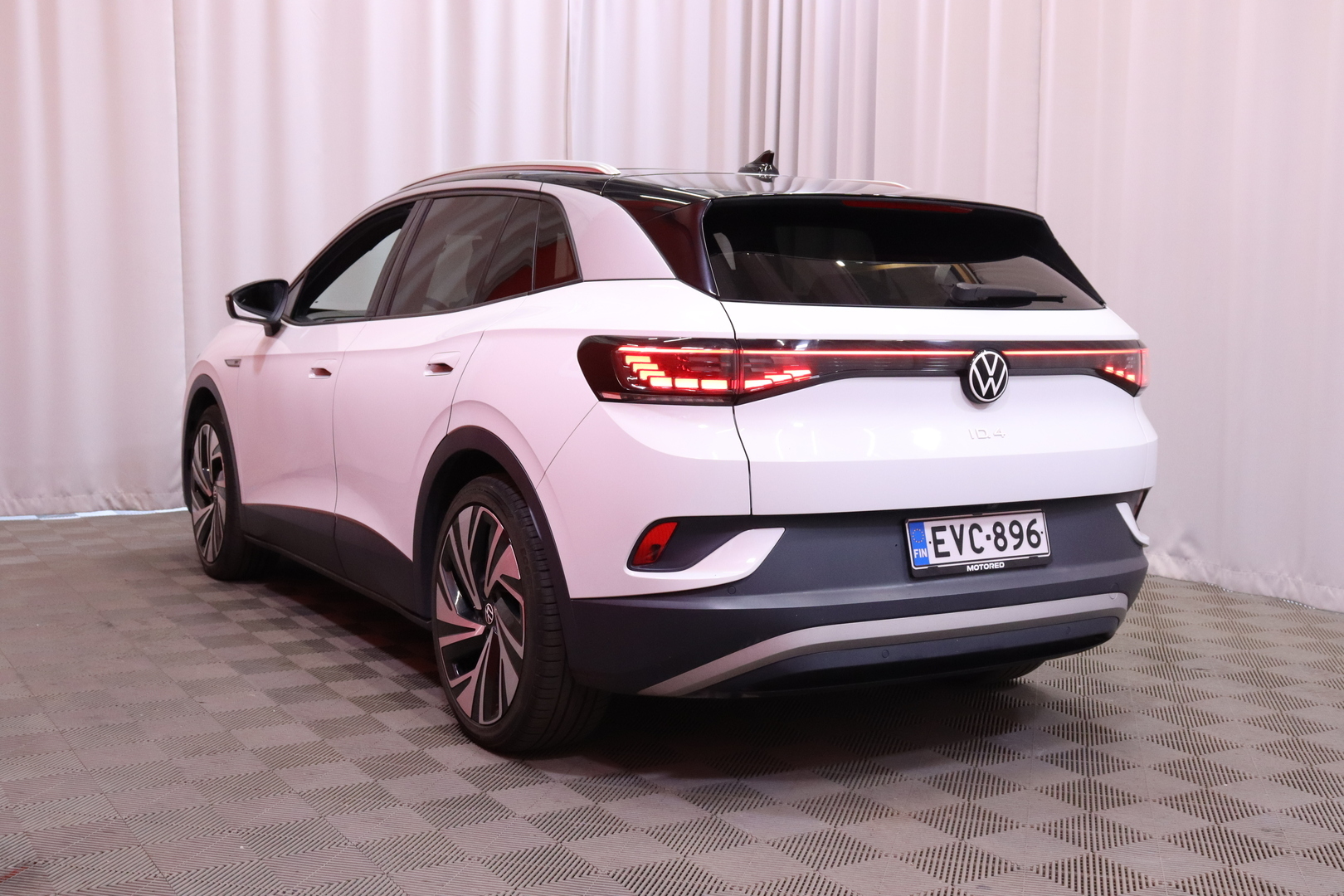 Volkswagen - ID.4 - Pro Performance 1ST Max 150 kW, akku 77 kWh // Matrix / Hieronta / HUD / 360° / Panorama / Koukku // - Maastoauto