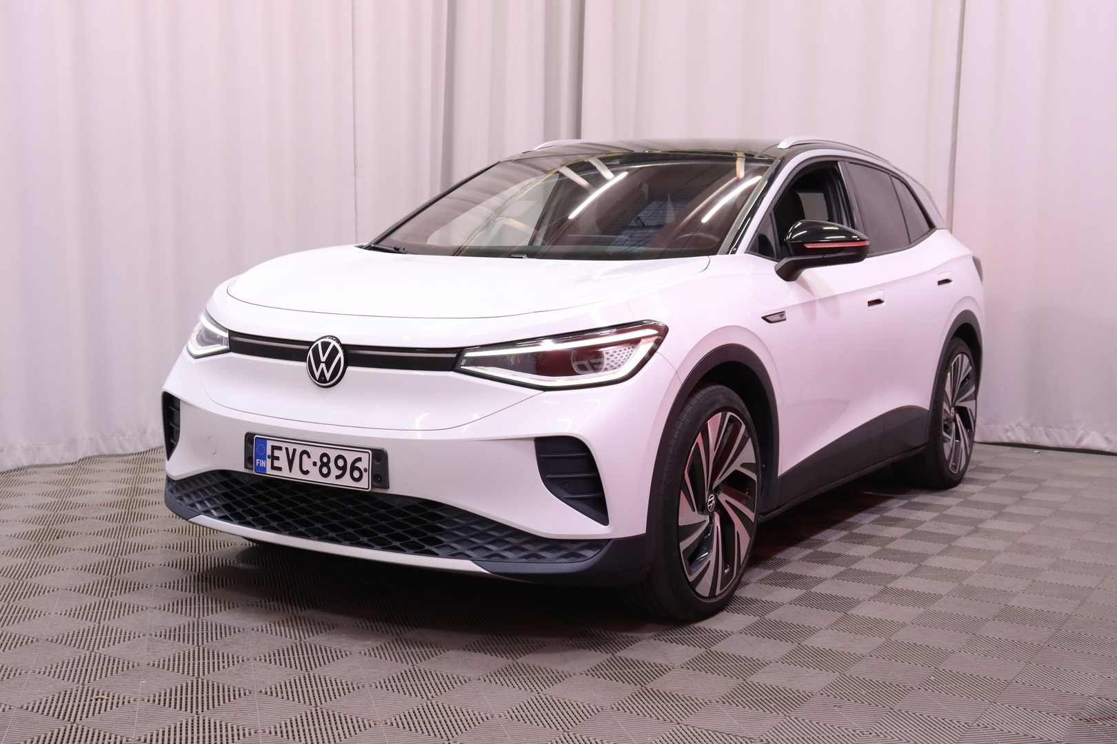 Volkswagen - ID.4 - Pro Performance 1ST Max 150 kW, akku 77 kWh // Matrix / Hieronta / HUD / 360° / Panorama / Koukku // - Maastoauto