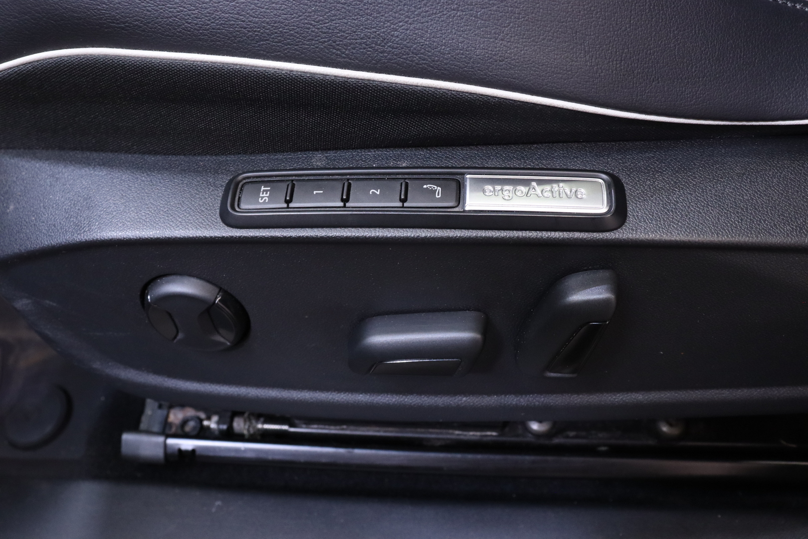 Volkswagen - ID.4 - Pro Performance Max 150 kW, akku 77 kWh // TopSport / Panorama / 360 / Läm. tuulilasi // - Maastoauto