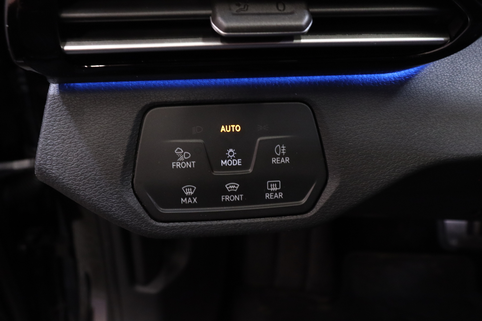 Volkswagen - ID.4 - Pro Performance Max 150 kW, akku 77 kWh // TopSport / Panorama / 360 / Läm. tuulilasi // - Maastoauto