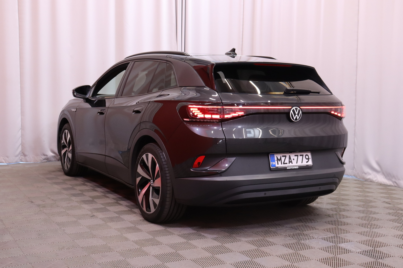 Volkswagen - ID.4 - Pro Performance Max 150 kW, akku 77 kWh // TopSport / Panorama / 360 / Läm. tuulilasi // - Maastoauto