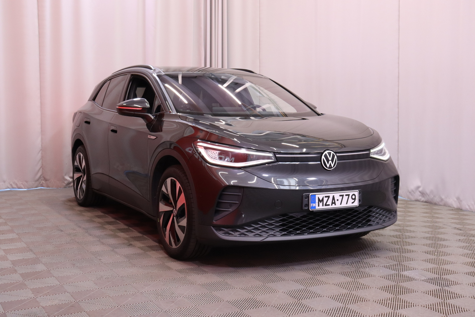 Volkswagen - ID.4 - Pro Performance Max 150 kW, akku 77 kWh // TopSport / Panorama / 360 / Läm. tuulilasi // - Maastoauto