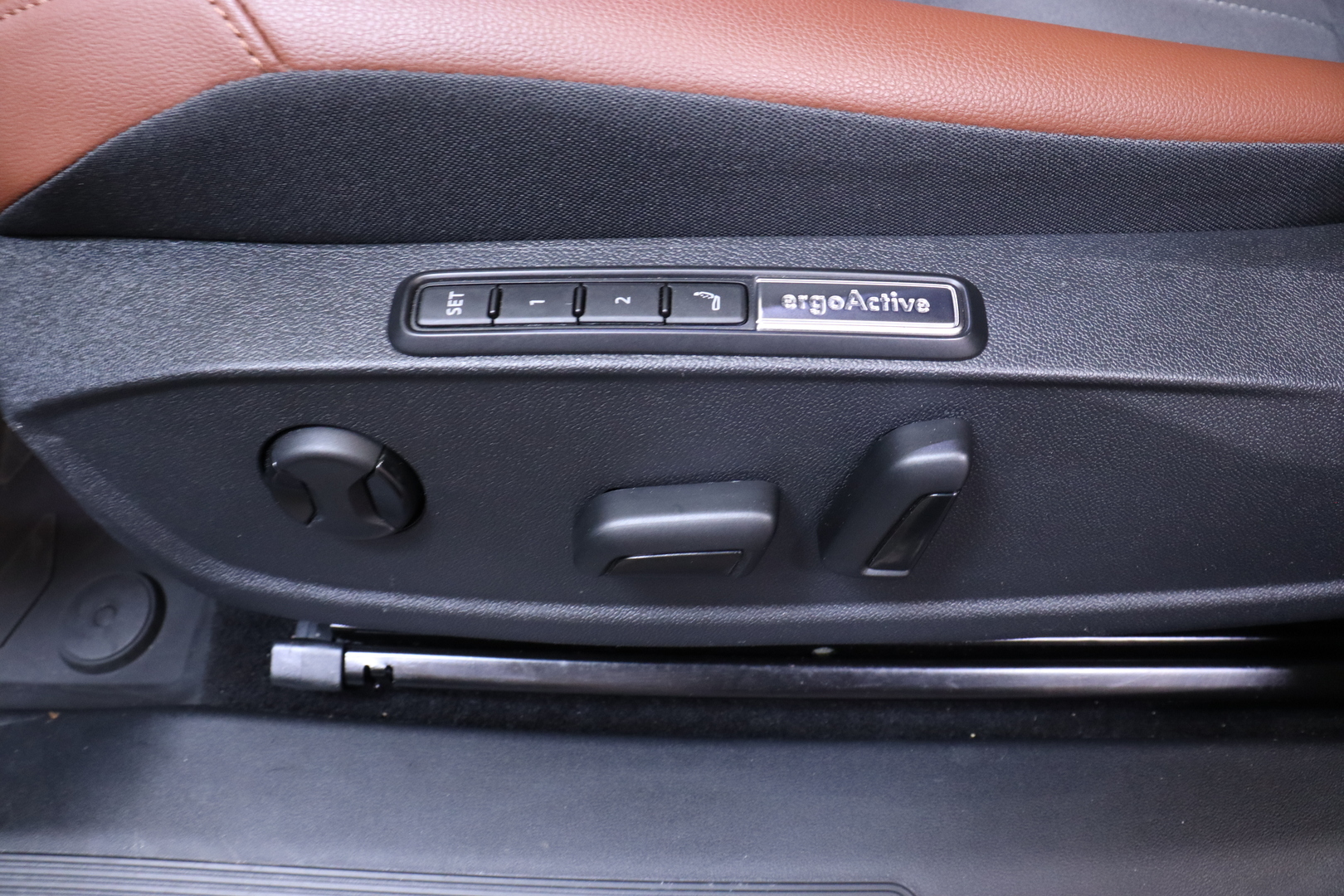 Volkswagen - ID.5 - Pro Business 210 kW, akku 77 kWh // Matrix / 360° / Vetokoukku / Ambient / Harman/Kardon // - Maastoauto