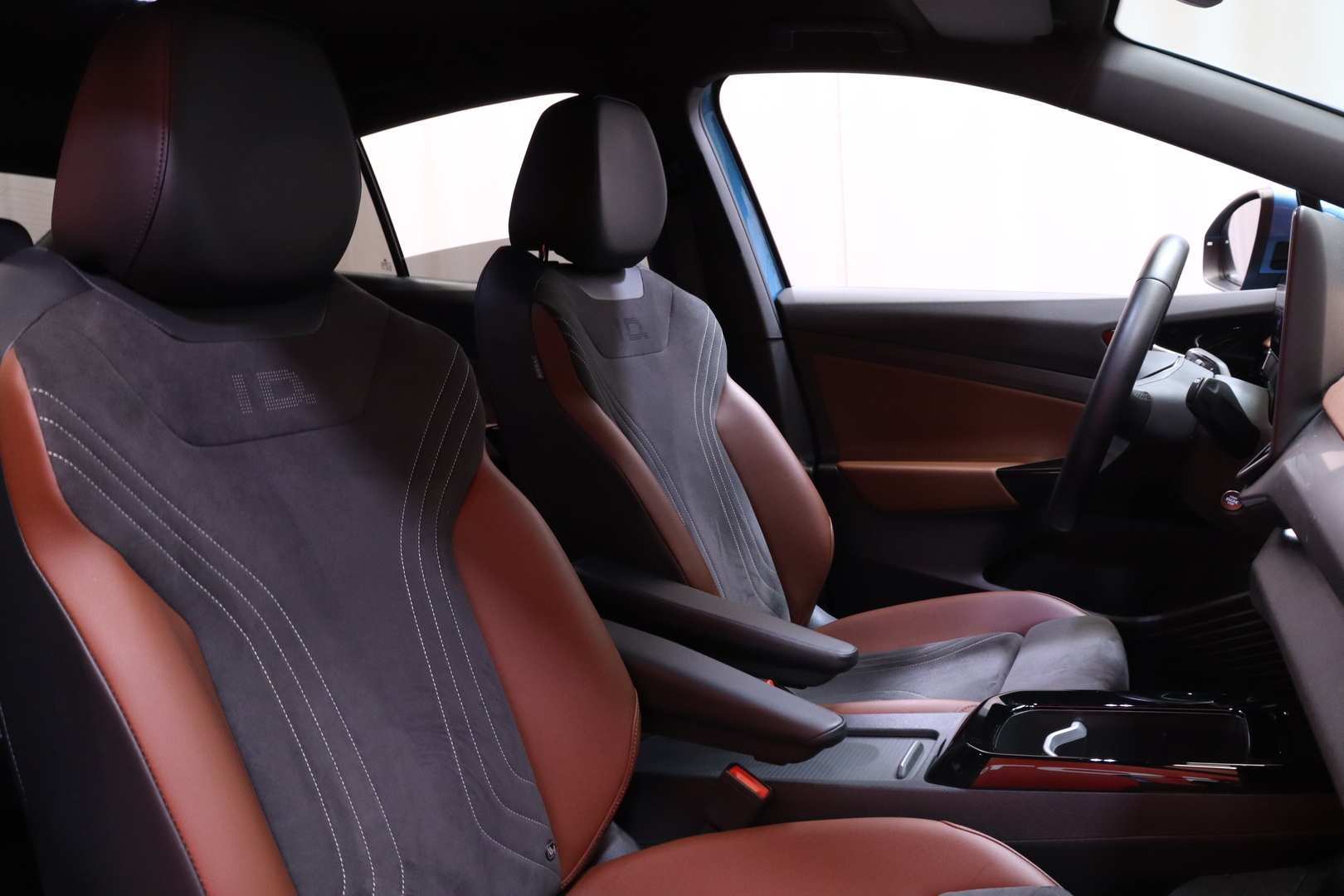 Volkswagen - ID.5 - Pro Business 210 kW, akku 77 kWh // Matrix / 360° / Vetokoukku / Ambient / Harman/Kardon // - Maastoauto