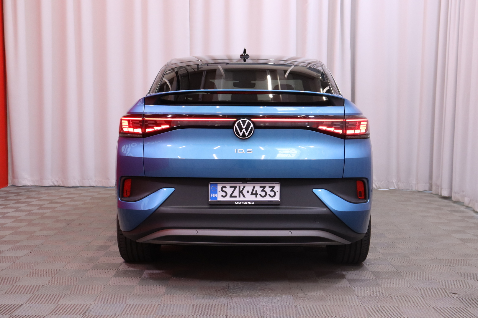 Volkswagen - ID.5 - Pro Business 210 kW, akku 77 kWh // Matrix / 360° / Vetokoukku / Ambient / Harman/Kardon // - Maastoauto