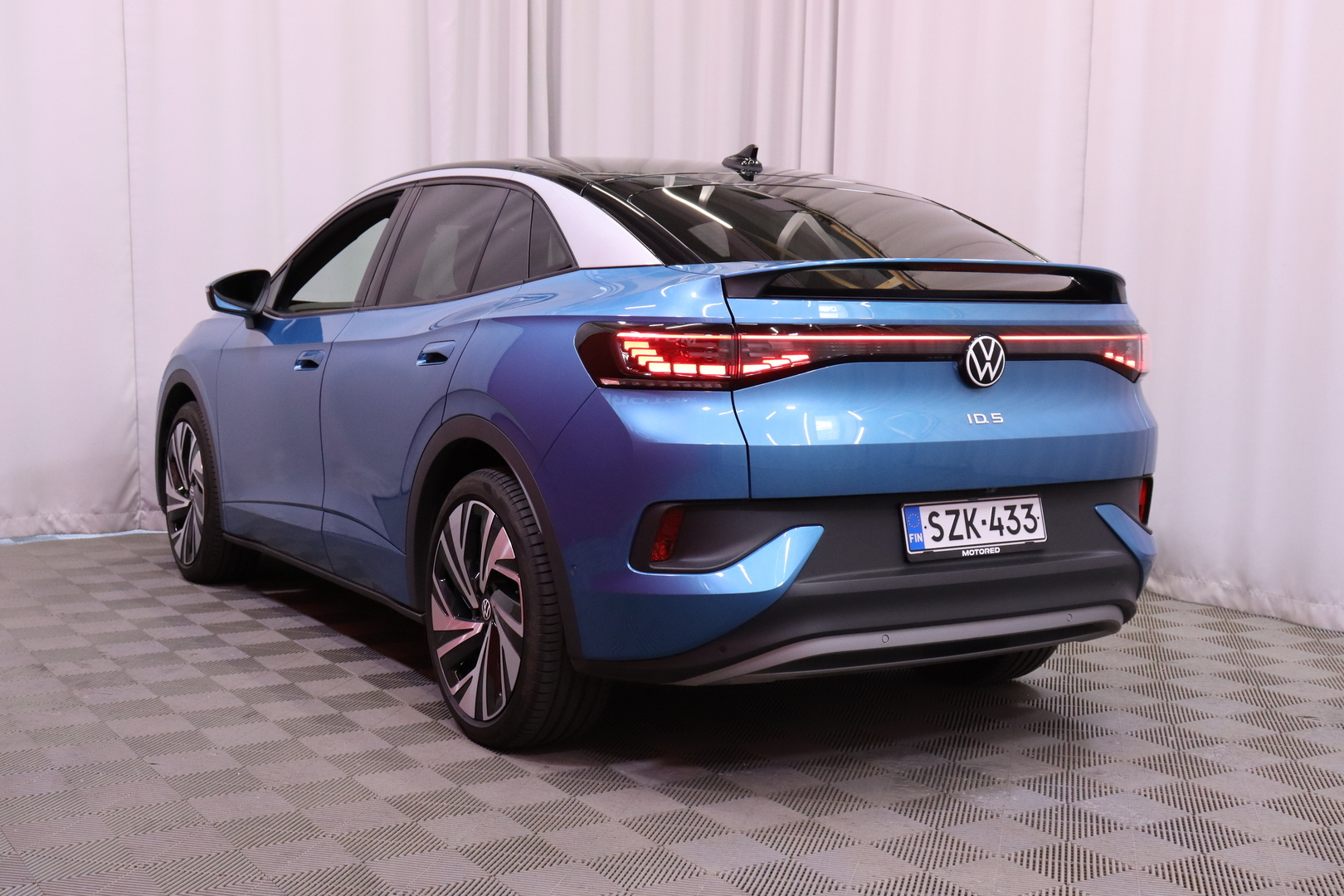 Volkswagen - ID.5 - Pro Business 210 kW, akku 77 kWh // Matrix / 360° / Vetokoukku / Ambient / Harman/Kardon // - Maastoauto