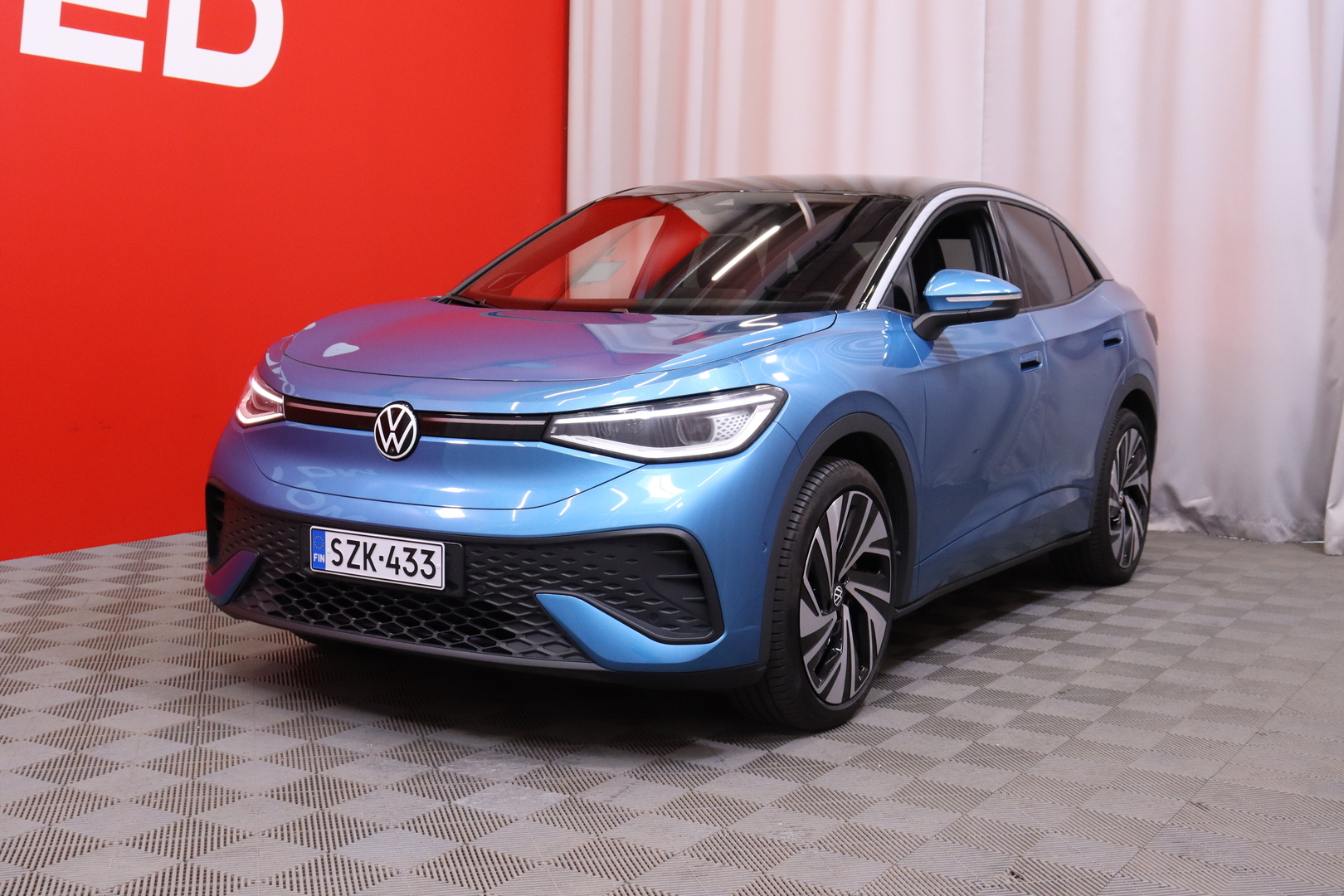 Volkswagen - ID.5 - Pro Business 210 kW, akku 77 kWh // Matrix / 360° / Vetokoukku / Ambient / Harman/Kardon // - Maastoauto