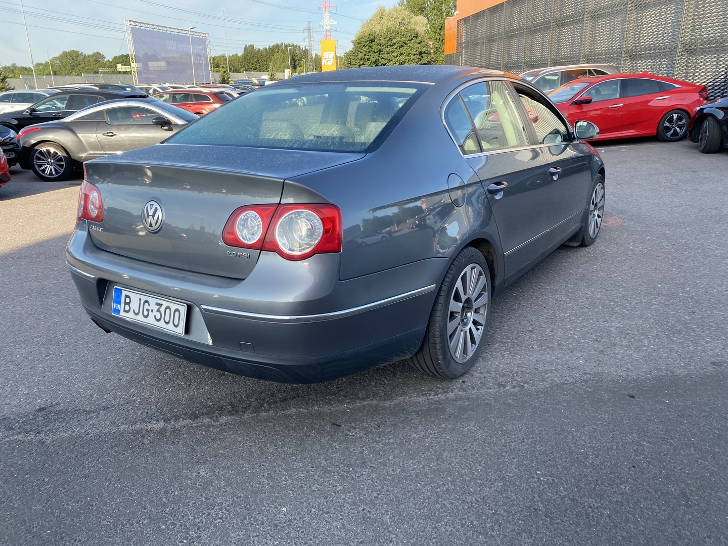 Volkswagen - Passat - 4D PASSAT SEDAN 2.0FSI-3C/271 - Sedan