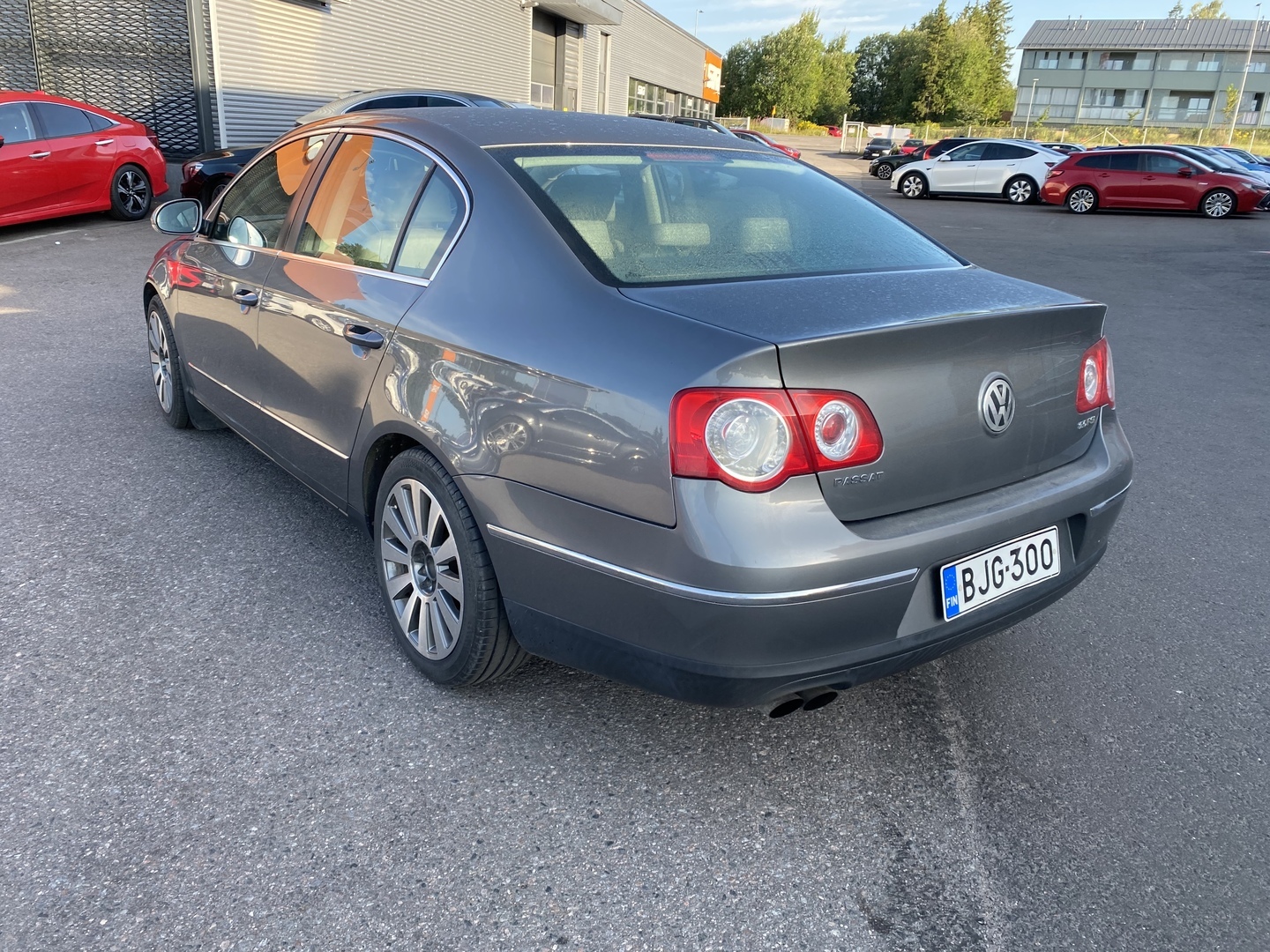Volkswagen - Passat - 4D PASSAT SEDAN 2.0FSI-3C/271 - Sedan