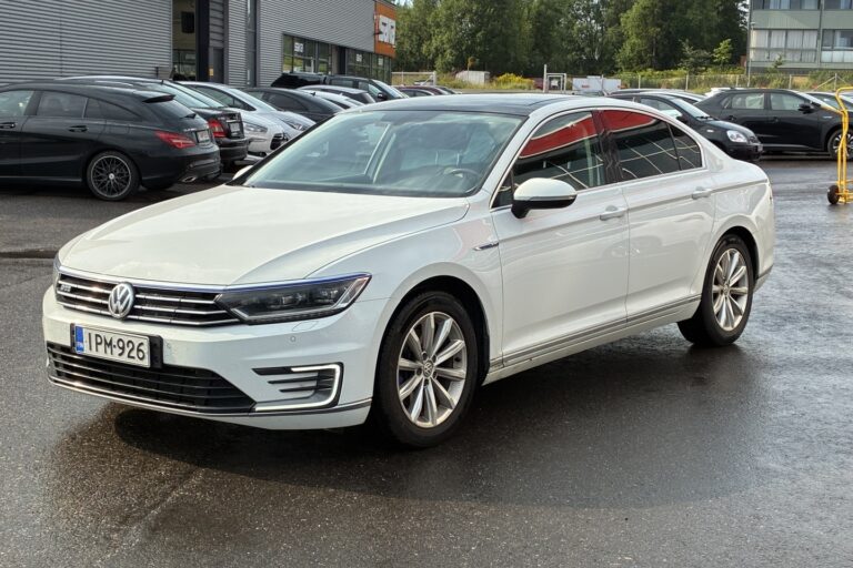 Volkswagen - Passat - Sedan GTE Plug-In Hybrid 160 kW (218 hv) DSG-automaatti - Sedan