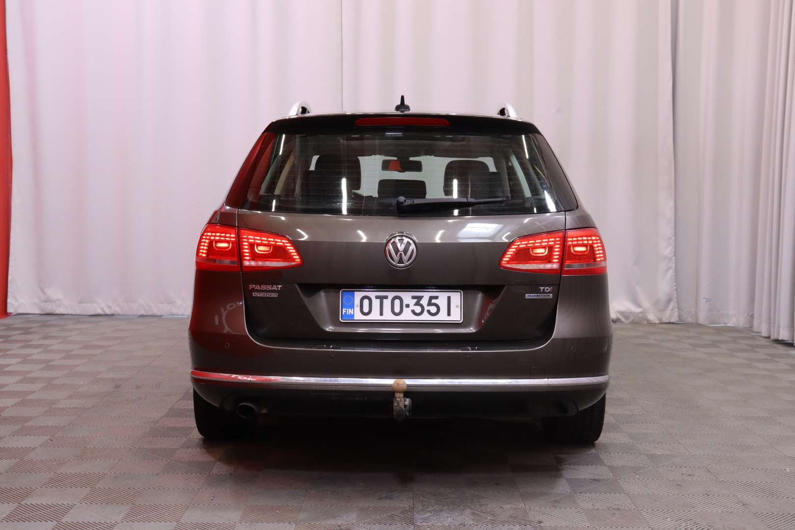 Volkswagen - Passat - Variant Highline 1,6 TDI 77 kW (105 hv) BlueMotion Technology DSG-automaatti // Webasto / Koukku / Navi / Panorama // - Farmari