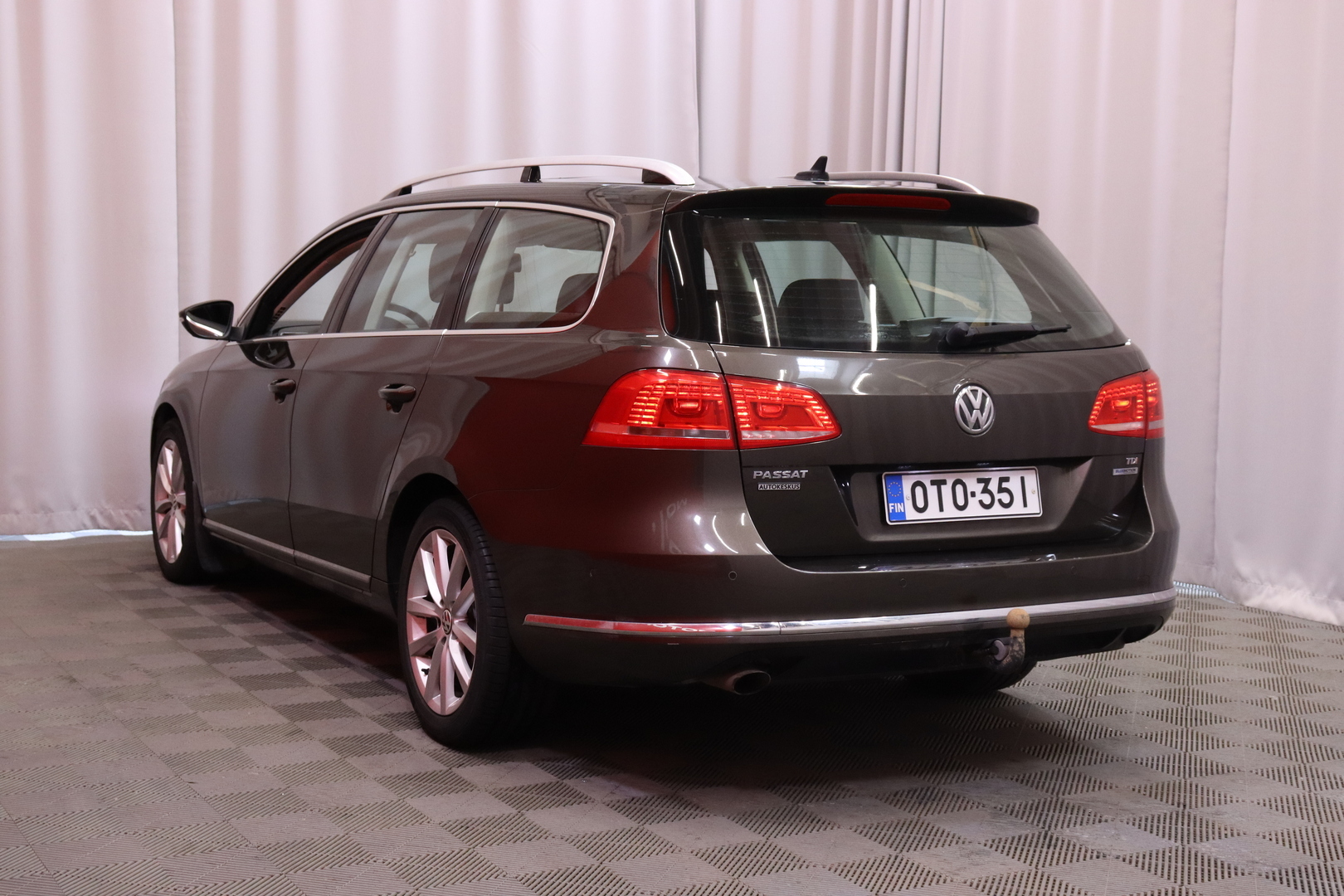 Volkswagen - Passat - Variant Highline 1,6 TDI 77 kW (105 hv) BlueMotion Technology DSG-automaatti // Webasto / Koukku / Navi / Panorama // - Farmari