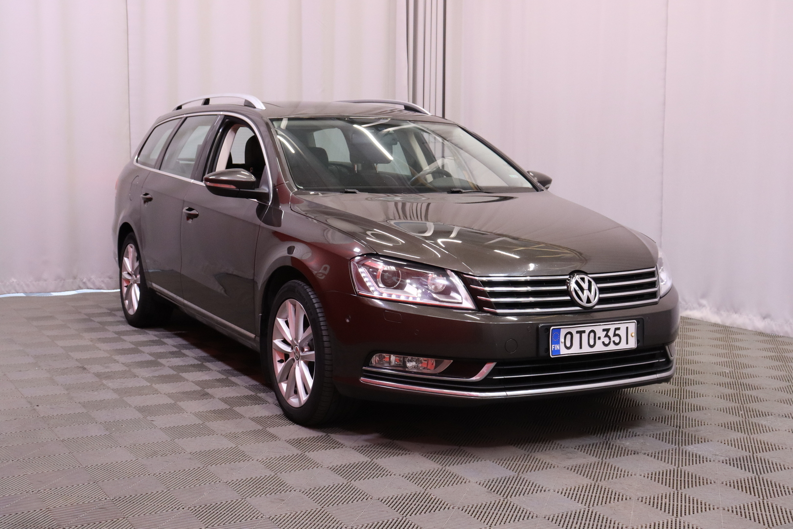 Volkswagen - Passat - Variant Highline 1,6 TDI 77 kW (105 hv) BlueMotion Technology DSG-automaatti // Webasto / Koukku / Navi / Panorama // - Farmari