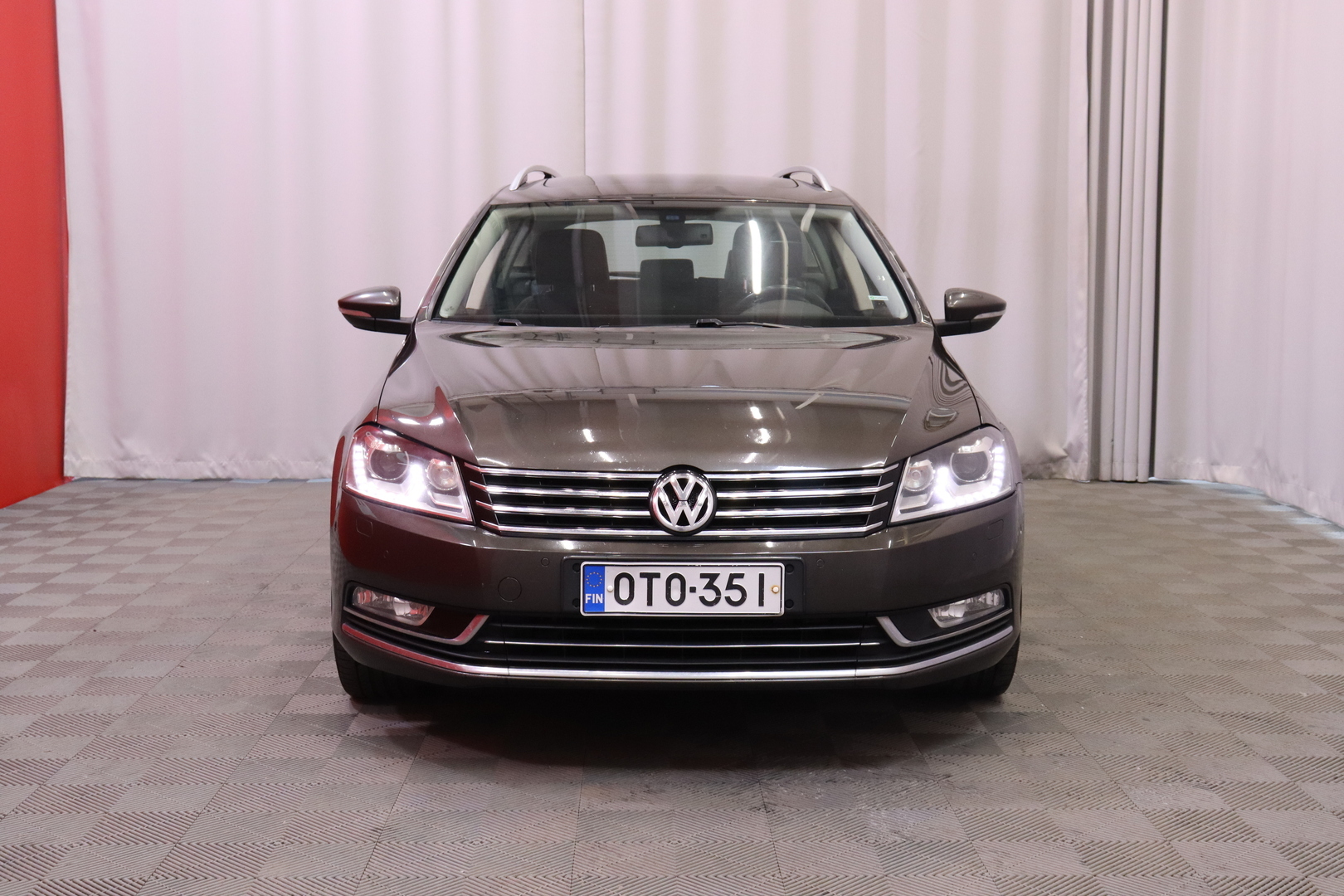 Volkswagen - Passat - Variant Highline 1,6 TDI 77 kW (105 hv) BlueMotion Technology DSG-automaatti // Webasto / Koukku / Navi / Panorama // - Farmari
