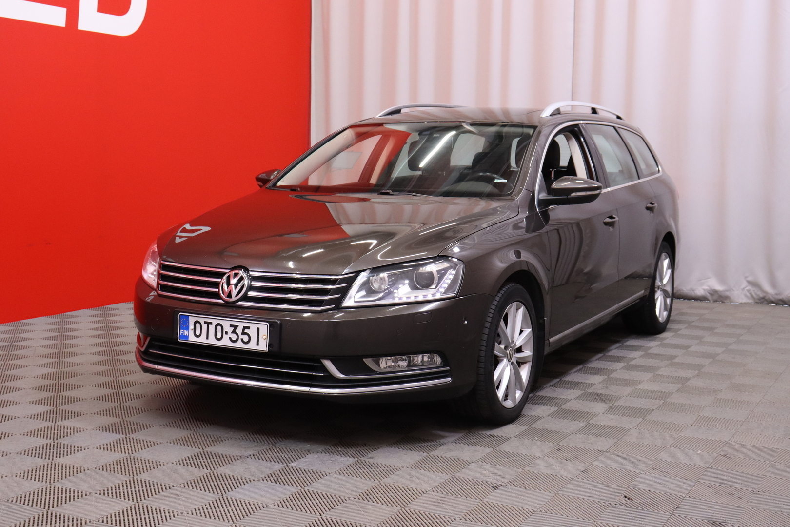 Volkswagen - Passat - Variant Highline 1,6 TDI 77 kW (105 hv) BlueMotion Technology DSG-automaatti // Webasto / Koukku / Navi / Panorama // - Farmari