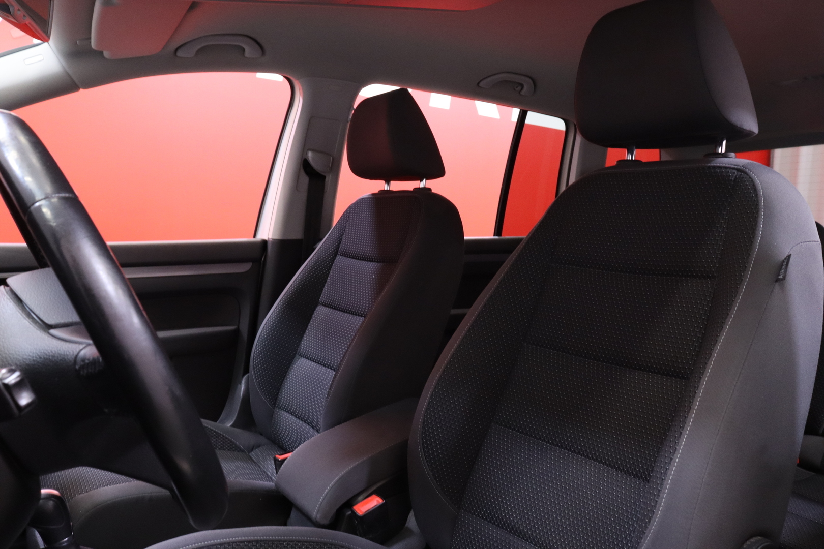 Volkswagen - Touran - Comfortline 1,4 TSI 103 kW (140 hv) DSG-automaatti // Webasto / Radio / P.tutka / Vakkari // - Tila-auto