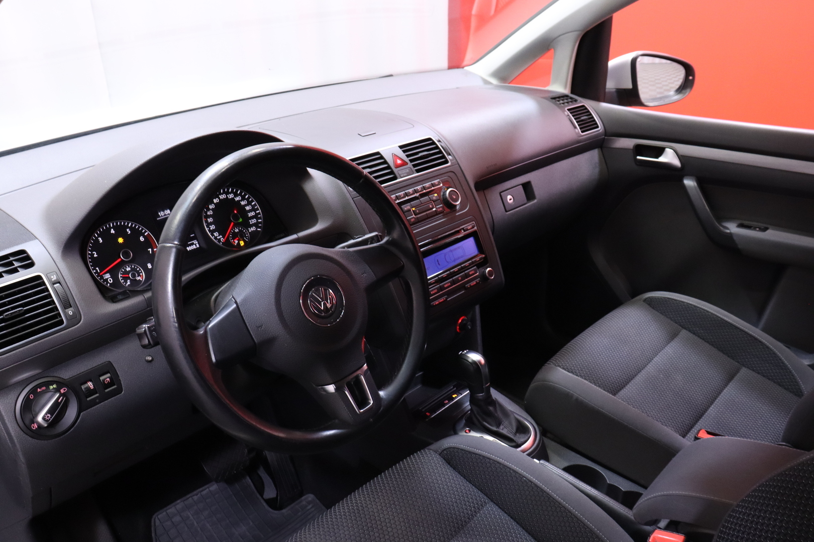 Volkswagen - Touran - Comfortline 1,4 TSI 103 kW (140 hv) DSG-automaatti // Webasto / Radio / P.tutka / Vakkari // - Tila-auto