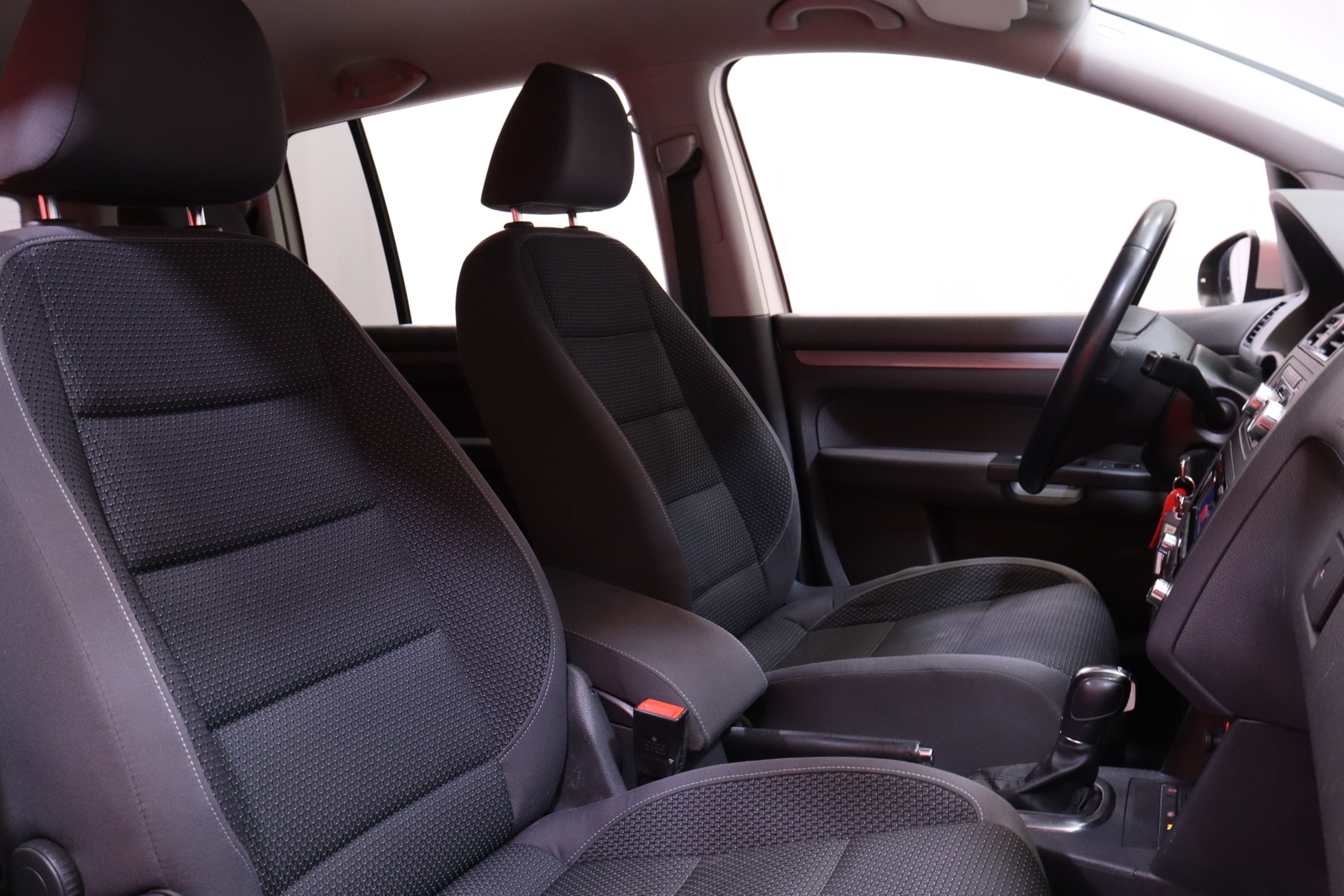 Volkswagen - Touran - Comfortline 1,4 TSI 103 kW (140 hv) DSG-automaatti // Webasto / Radio / P.tutka / Vakkari // - Tila-auto
