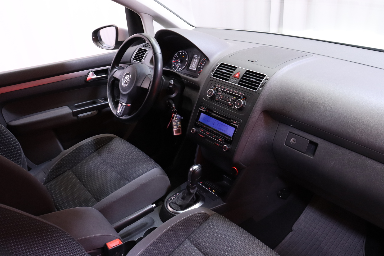 Volkswagen - Touran - Comfortline 1,4 TSI 103 kW (140 hv) DSG-automaatti // Webasto / Radio / P.tutka / Vakkari // - Tila-auto