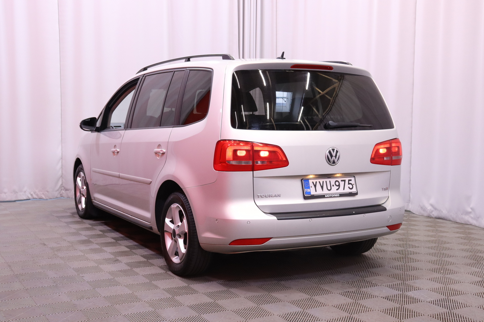 Volkswagen - Touran - Comfortline 1,4 TSI 103 kW (140 hv) DSG-automaatti // Webasto / Radio / P.tutka / Vakkari // - Tila-auto