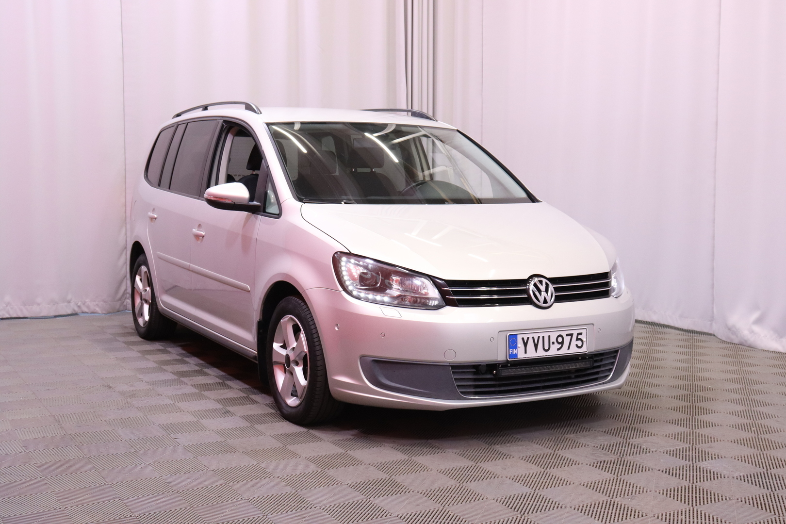 Volkswagen - Touran - Comfortline 1,4 TSI 103 kW (140 hv) DSG-automaatti // Webasto / Radio / P.tutka / Vakkari // - Tila-auto