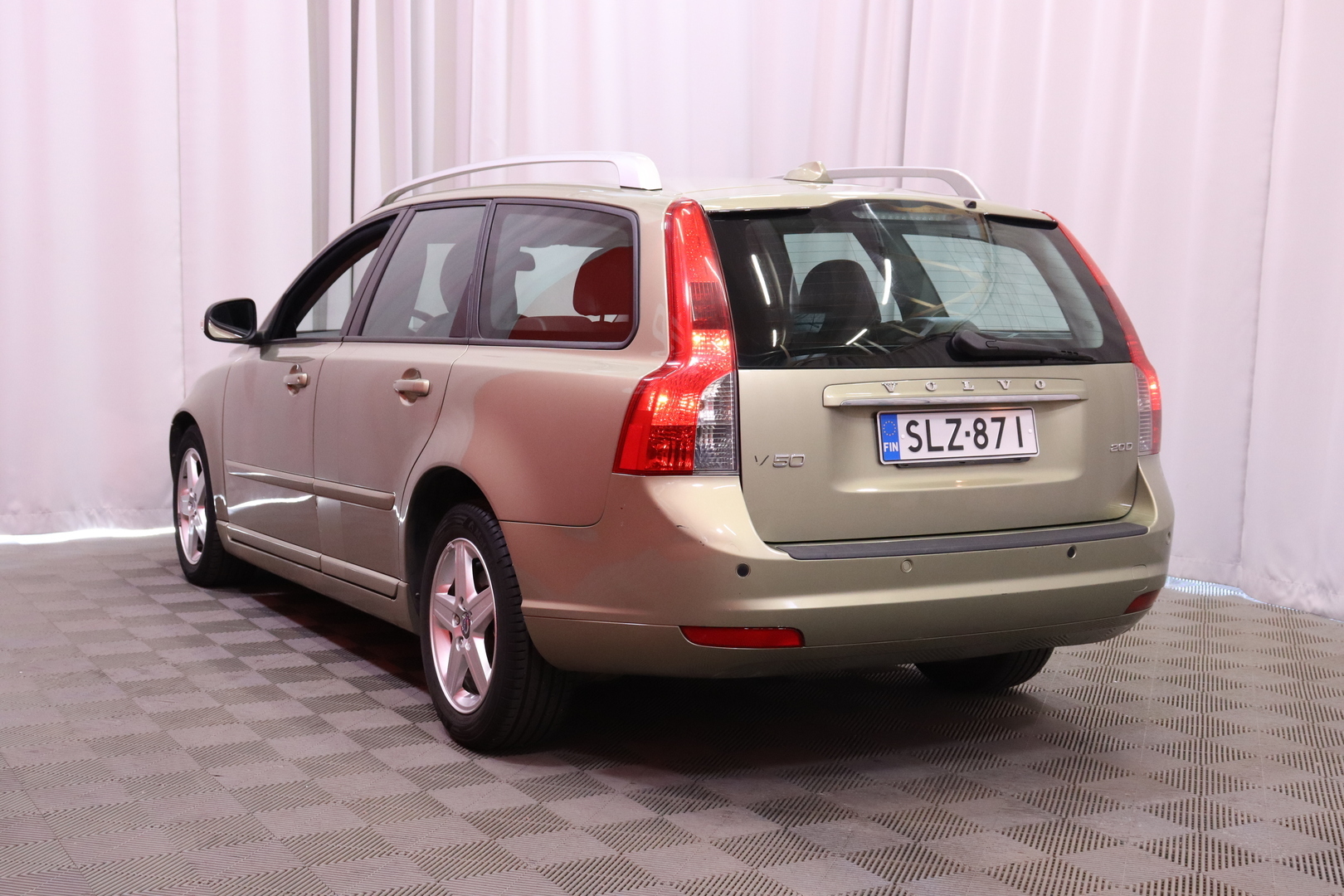 Volvo - V50 - 2,0D Summum aut // Webasto / Nahkaverhoilu / Radio / Autom.ilmastointi // - Farmari