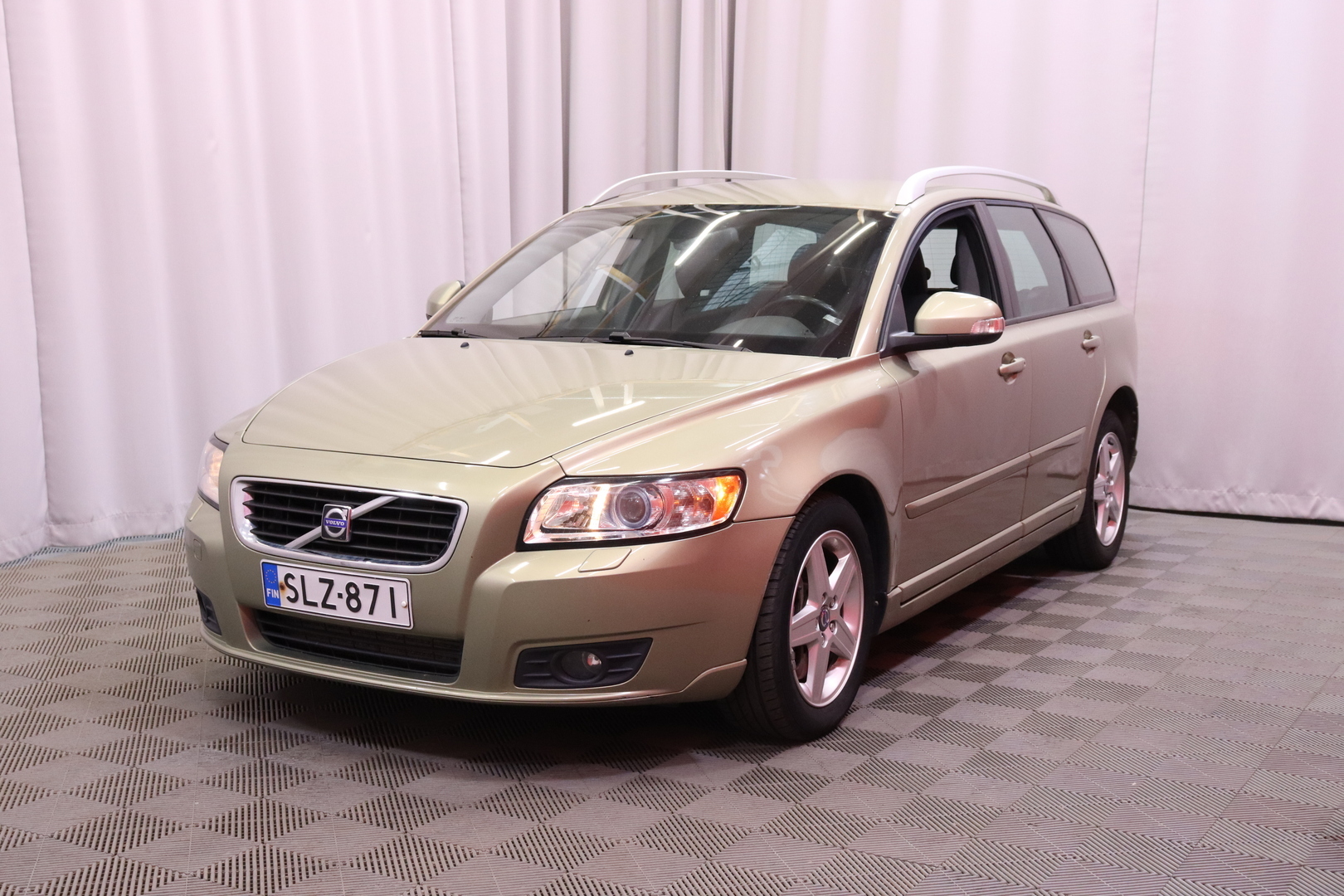 Volvo - V50 - 2,0D Summum aut // Webasto / Nahkaverhoilu / Radio / Autom.ilmastointi // - Farmari
