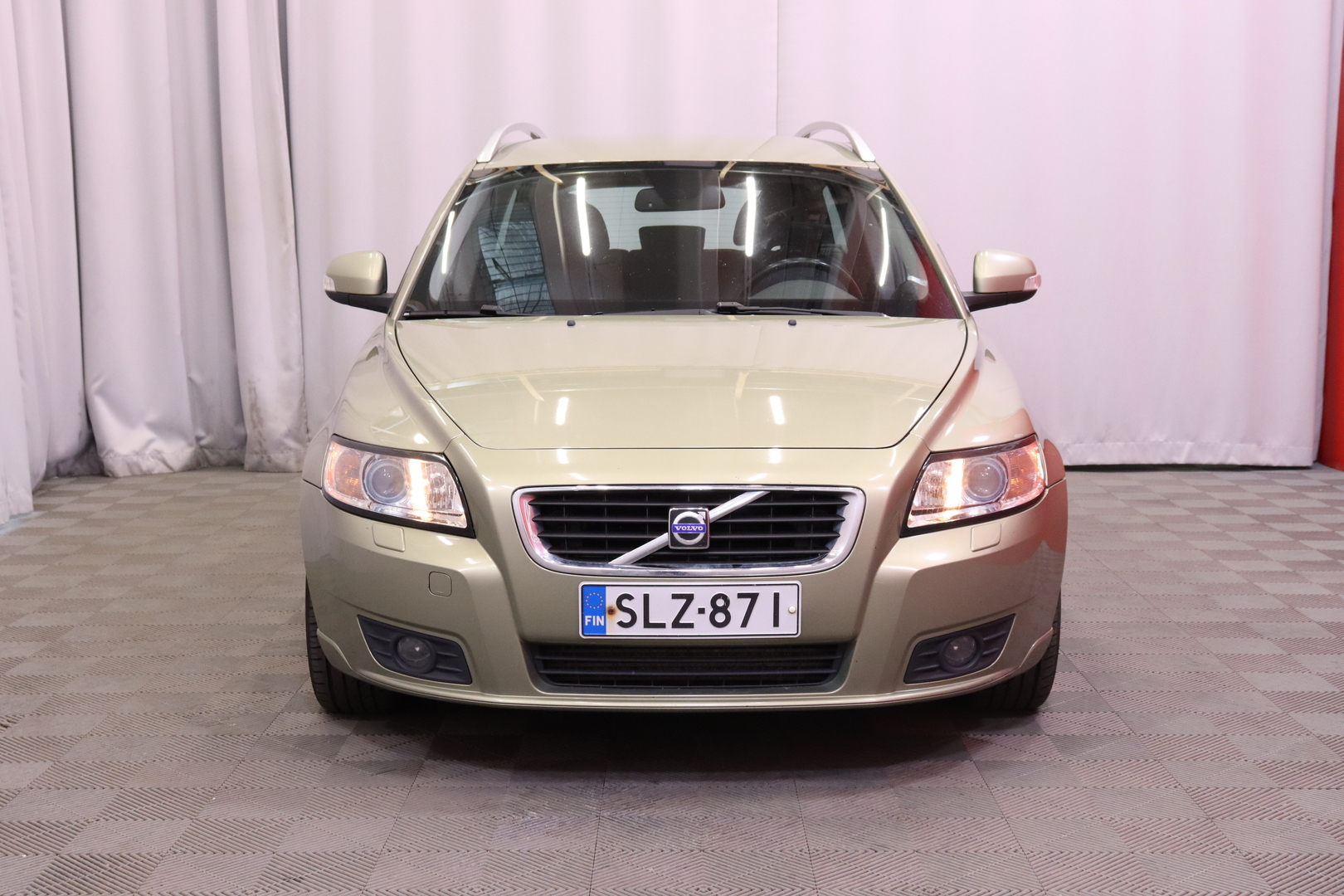 Volvo - V50 - 2,0D Summum aut // Webasto / Nahkaverhoilu / Radio / Autom.ilmastointi // - Farmari