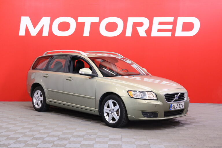 Volvo - V50 - 2,0D Summum aut // Webasto / Nahkaverhoilu / Radio / Autom.ilmastointi // - Farmari