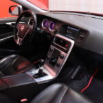 Volvo - V60 - T3 R-Design // P.tutka / Vakkari / Nahkaverhoilu / Bluetooth // - Farmari