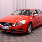 Volvo - V60 - T3 R-Design // P.tutka / Vakkari / Nahkaverhoilu / Bluetooth // - Farmari