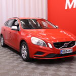 Volvo - V60 - T3 R-Design // P.tutka / Vakkari / Nahkaverhoilu / Bluetooth // - Farmari
