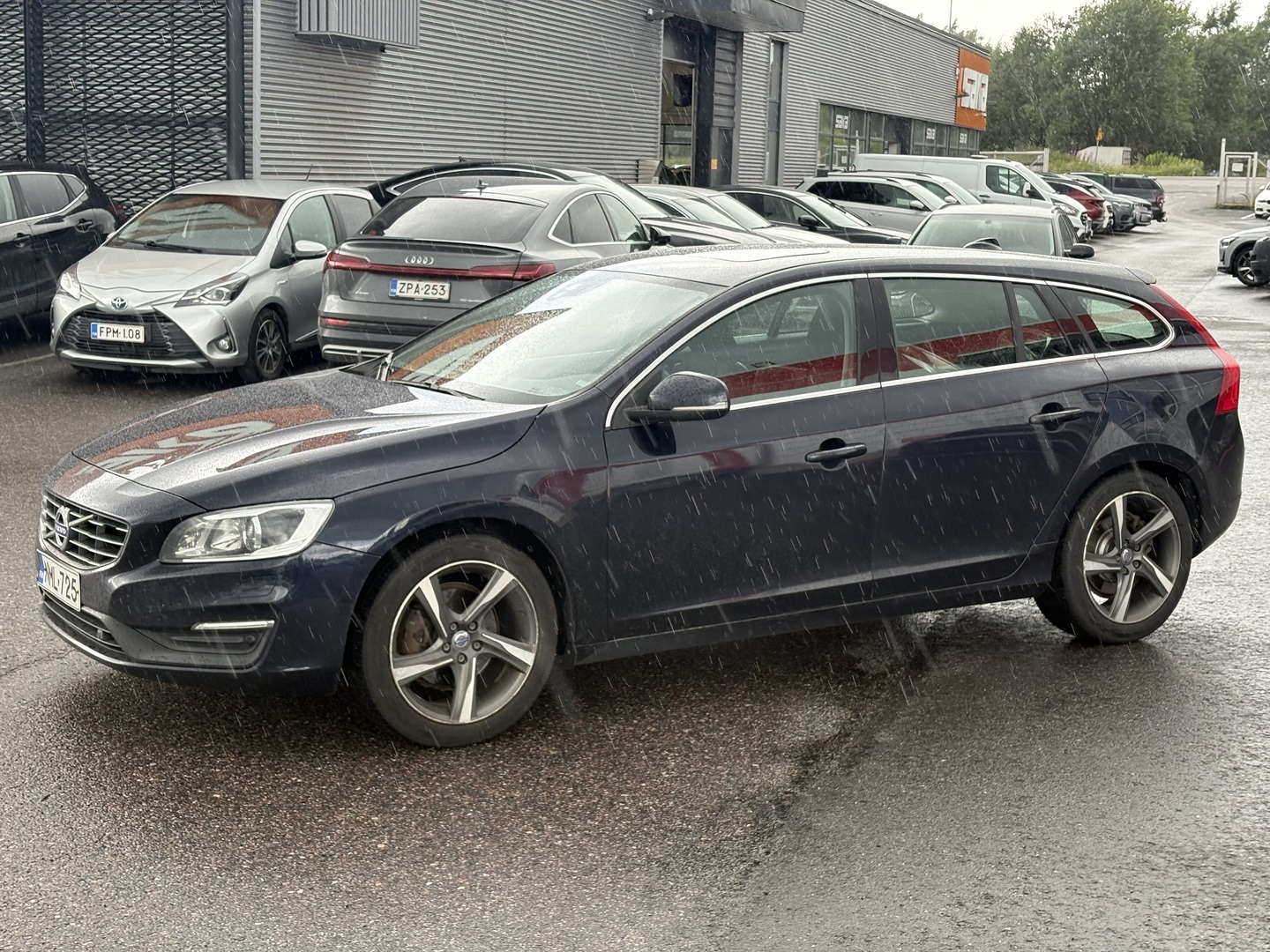 Volvo - V60 - D3 Momentum // Webasto / Vakkari / Kattoluukku / Juuri saapunut! // - Farmari