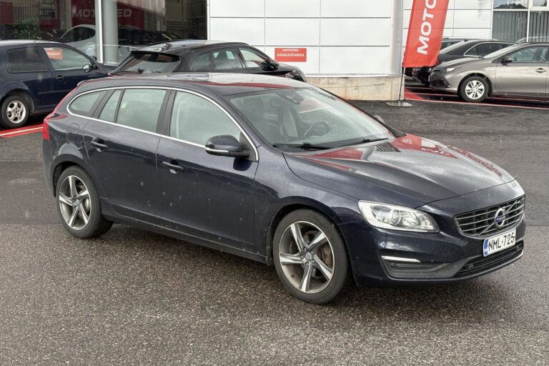 Volvo - V60 - D3 Momentum // Webasto / Vakkari / Kattoluukku / Juuri saapunut! // - Farmari