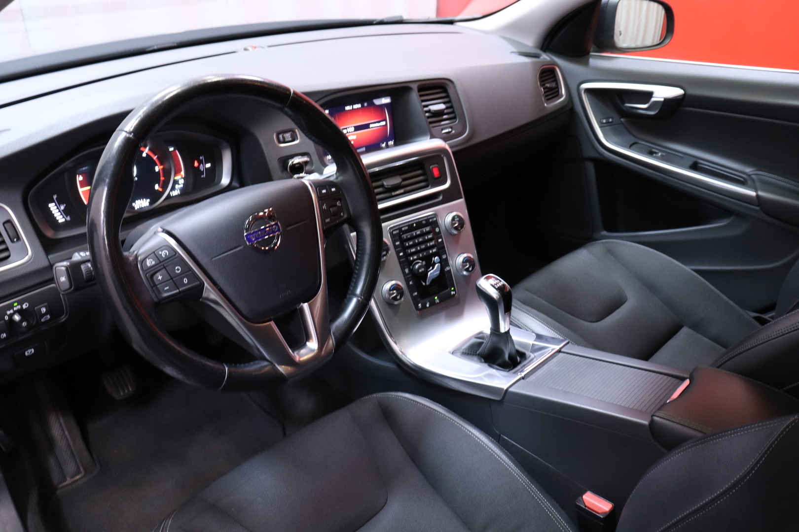 Volvo - V60 - D3 Momentum // Webasto / Vakkari / Kattoluukku / Juuri saapunut! // - Farmari