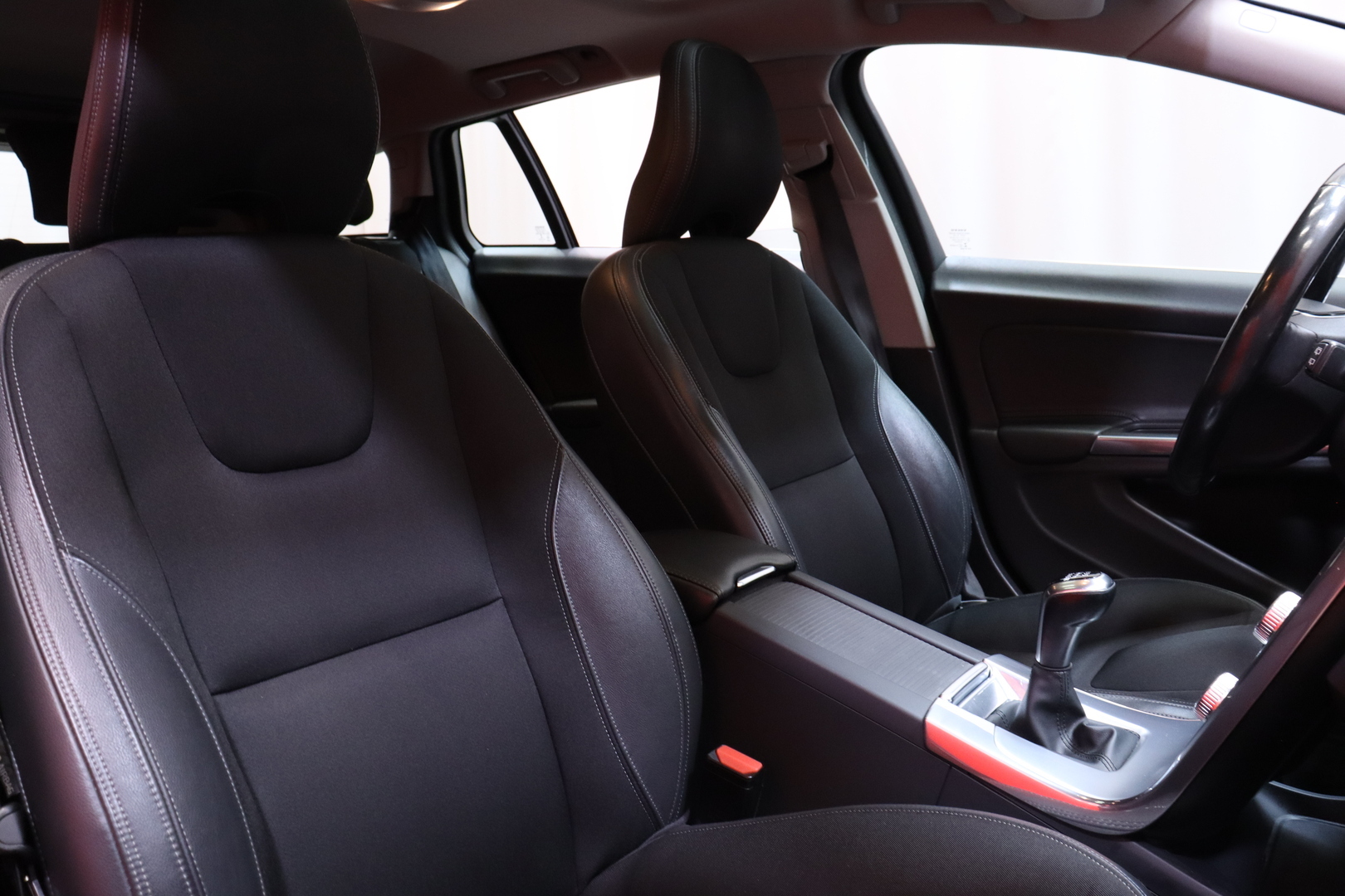 Volvo - V60 - D3 Momentum // Webasto / Vakkari / Kattoluukku / Juuri saapunut! // - Farmari