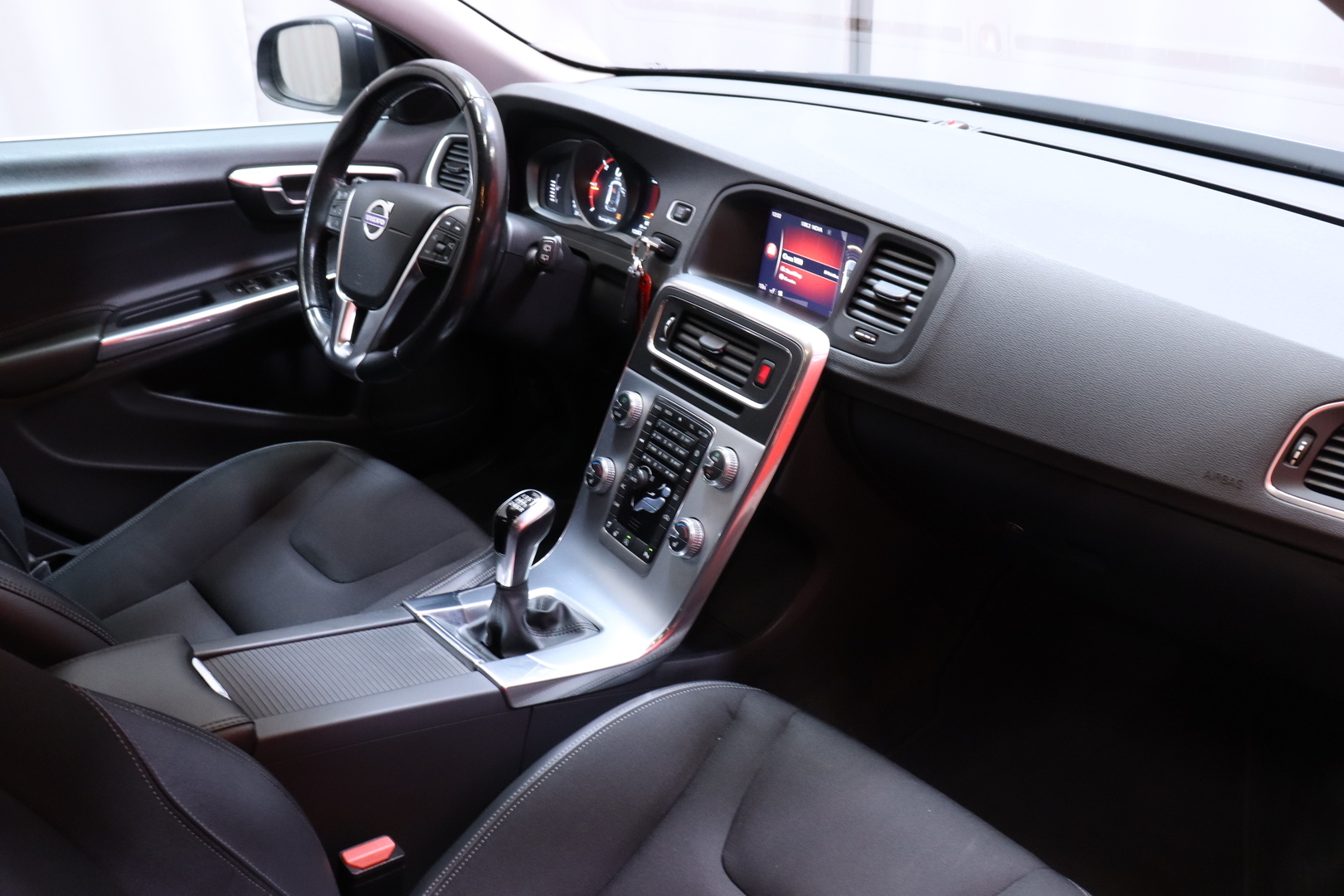 Volvo - V60 - D3 Momentum // Webasto / Vakkari / Kattoluukku / Juuri saapunut! // - Farmari