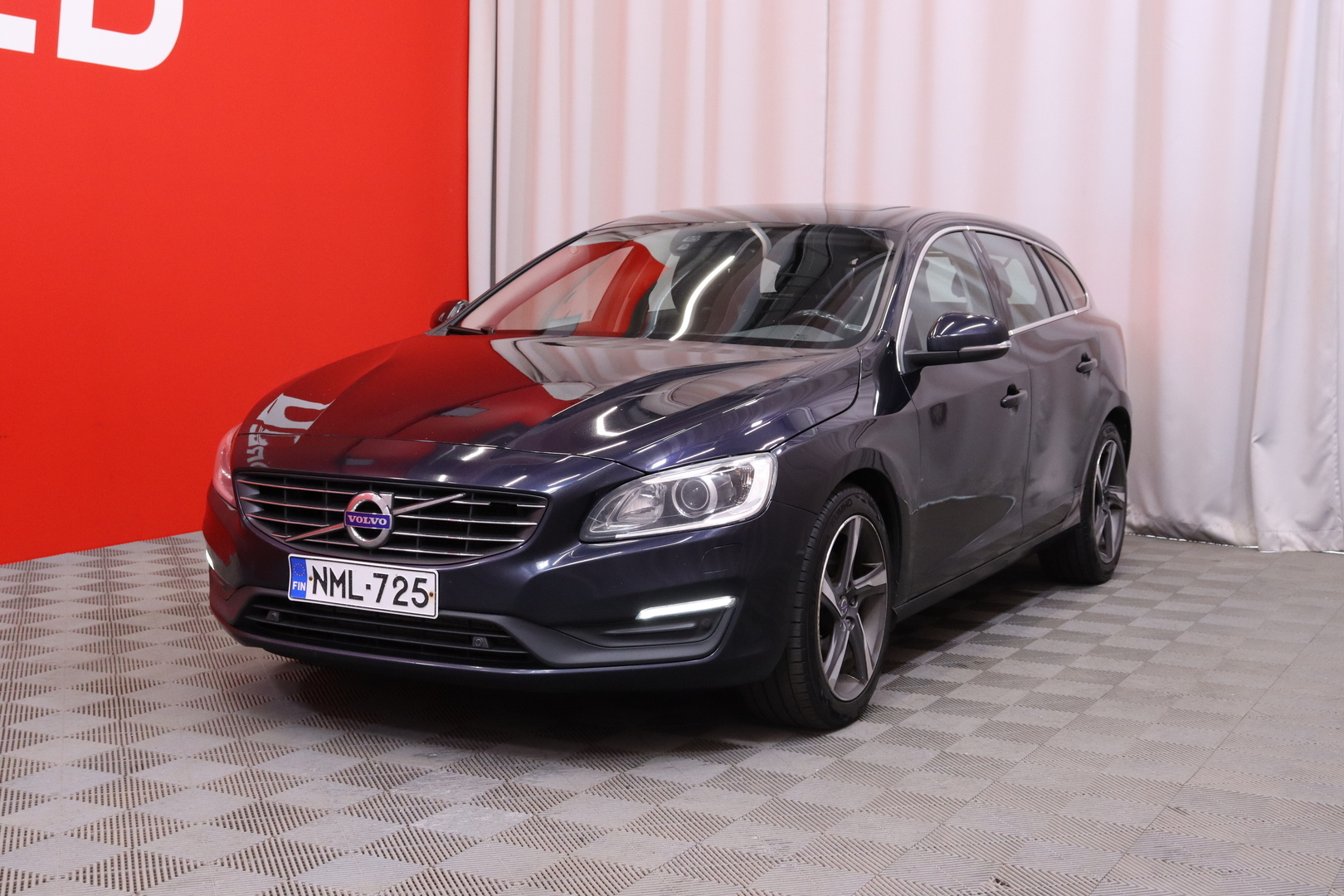 Volvo - V60 - D3 Momentum // Webasto / Vakkari / Kattoluukku / Juuri saapunut! // - Farmari