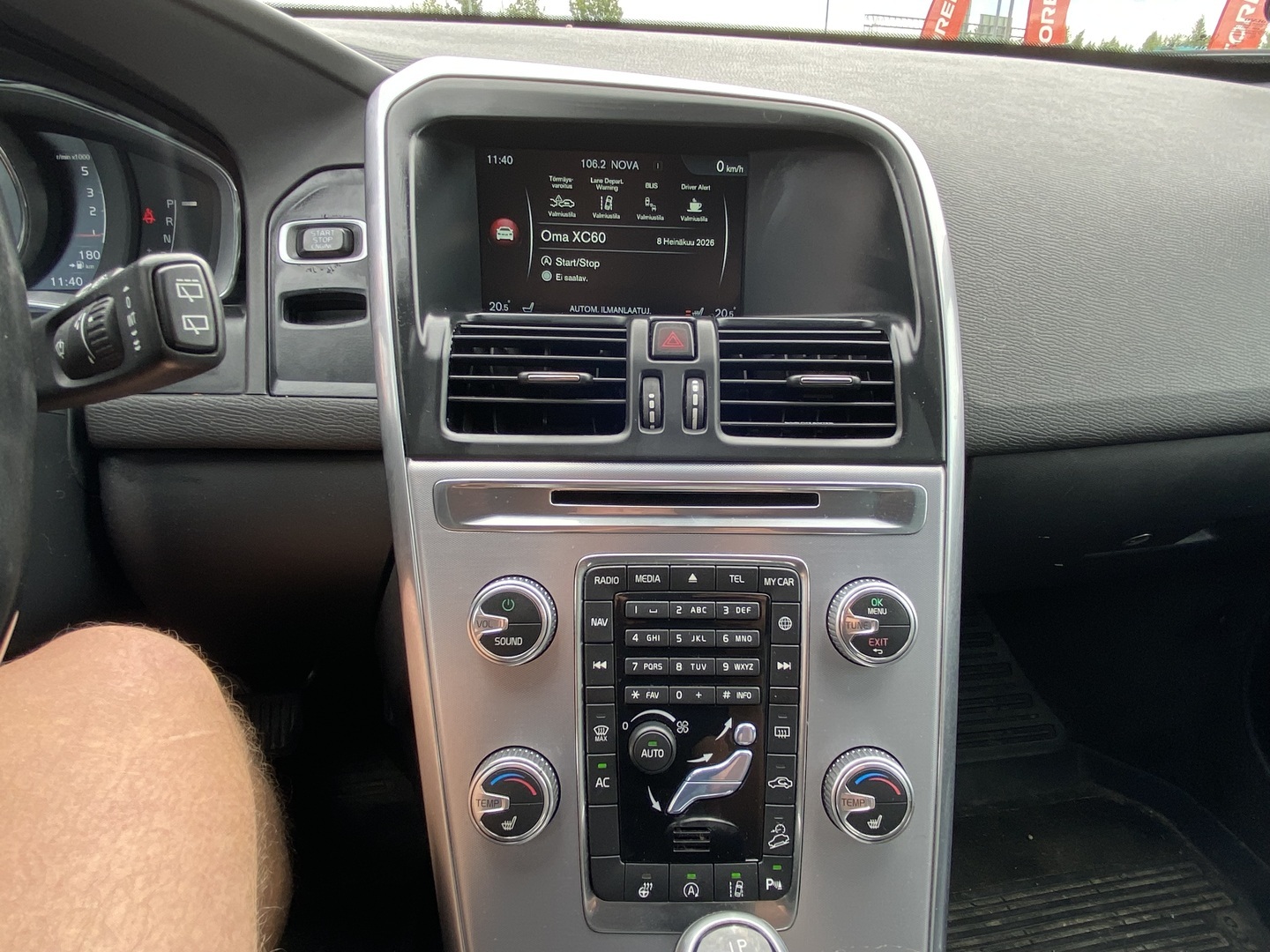 Volvo - XC60 - XC60 Farmari (AC) 4ov 2400cm3 A - Farmari