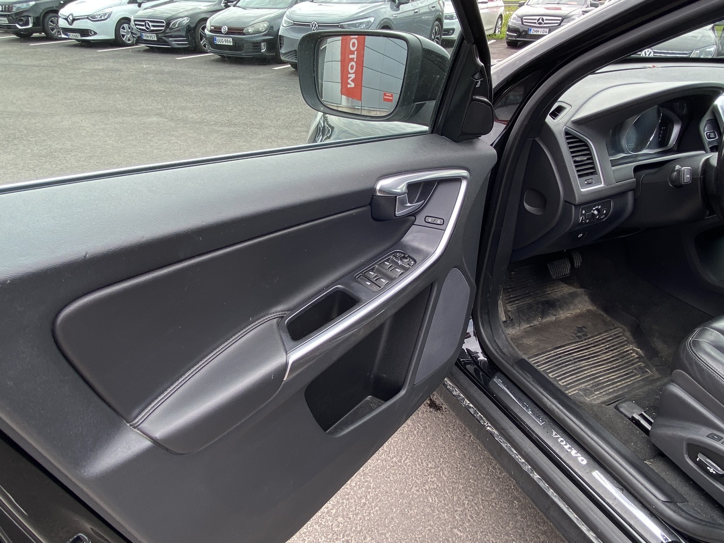 Volvo - XC60 - XC60 Farmari (AC) 4ov 2400cm3 A - Farmari