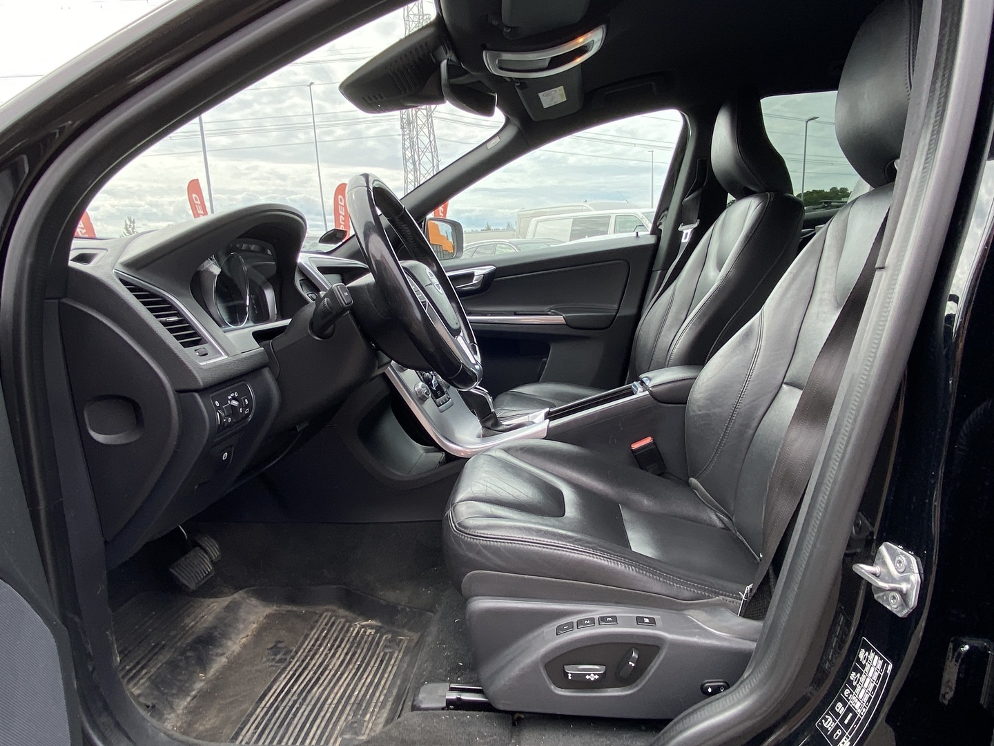 Volvo - XC60 - XC60 Farmari (AC) 4ov 2400cm3 A - Farmari