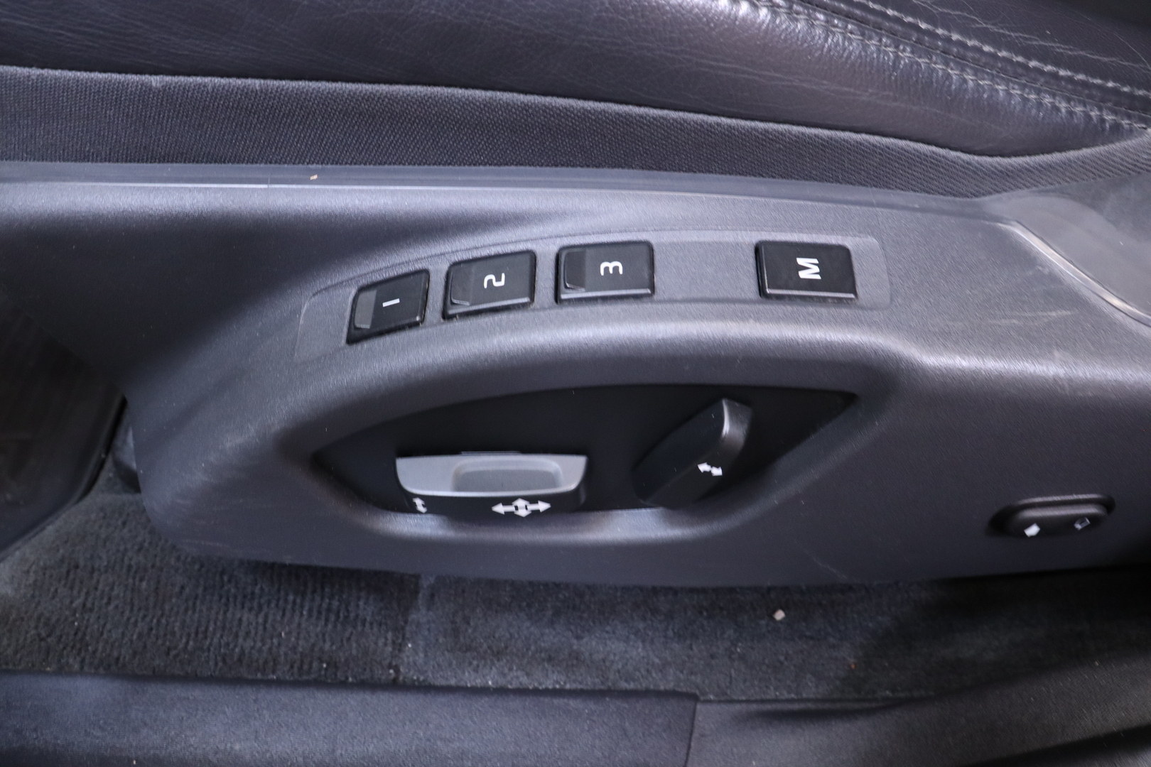 Volvo - XC60 - D4 AWD Business Classic Summum aut // Webasto / ACC / Blis / Koukku / Keyless / Navi // - Maastoauto