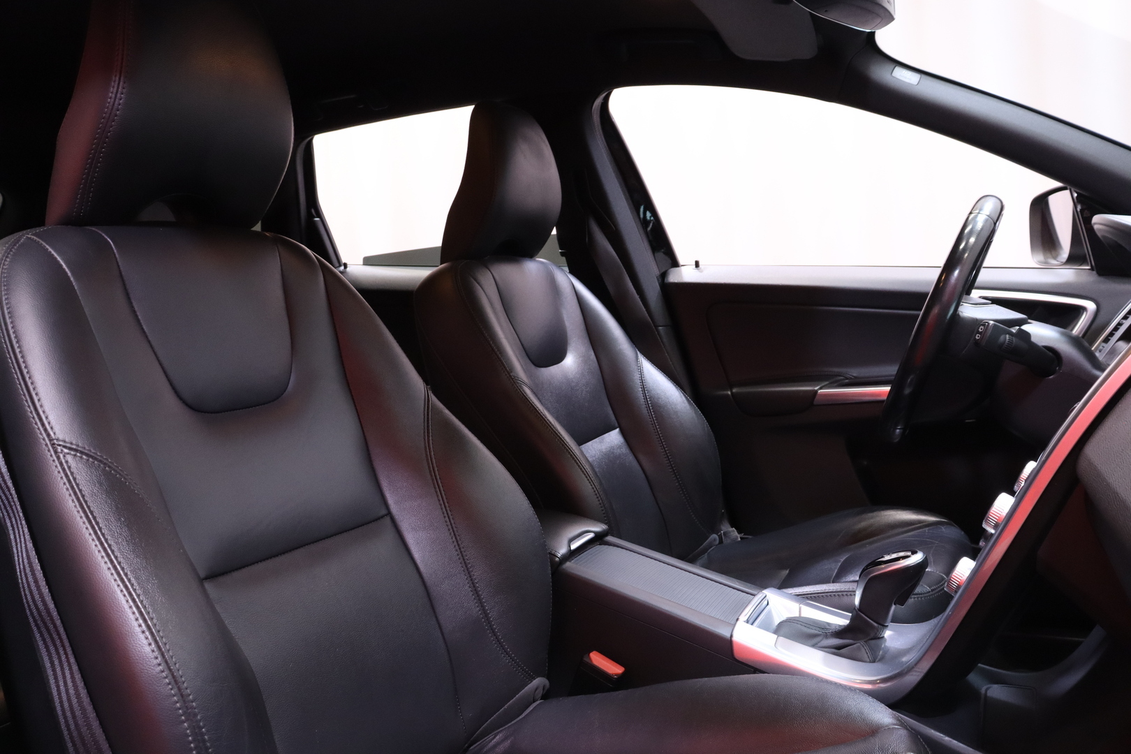Volvo - XC60 - D4 AWD Business Classic Summum aut // Webasto / ACC / Blis / Koukku / Keyless / Navi // - Maastoauto