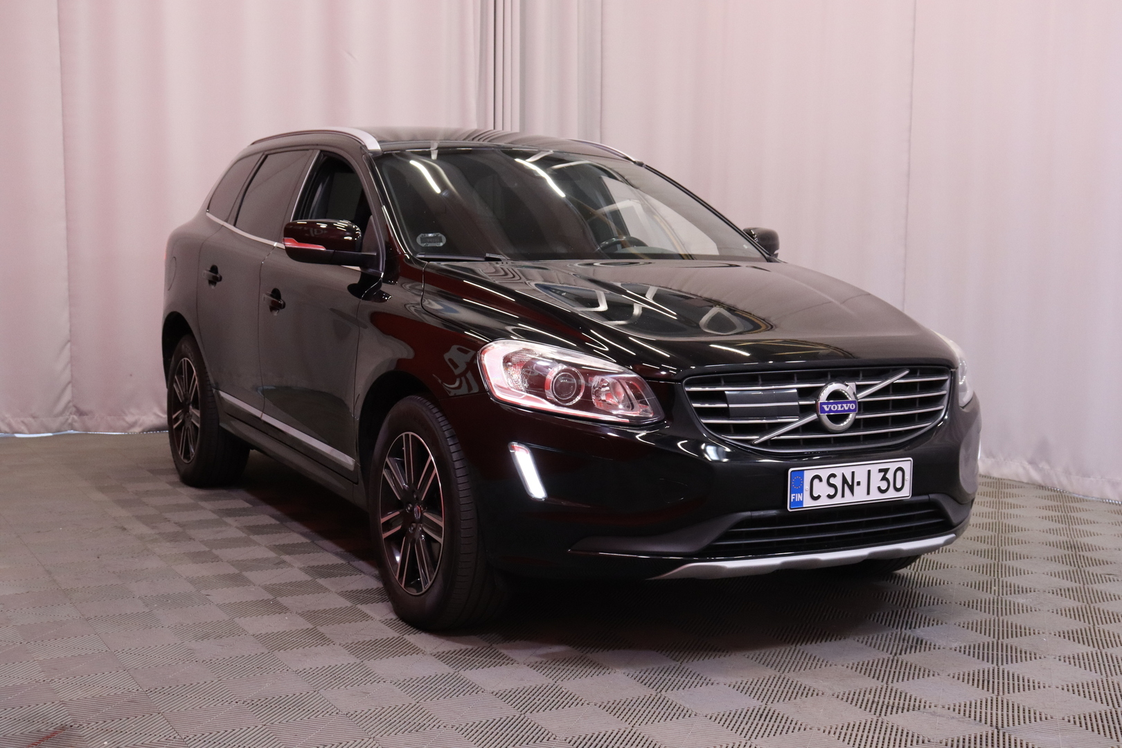 Volvo - XC60 - D4 AWD Business Classic Summum aut // Webasto / ACC / Blis / Koukku / Keyless / Navi // - Maastoauto