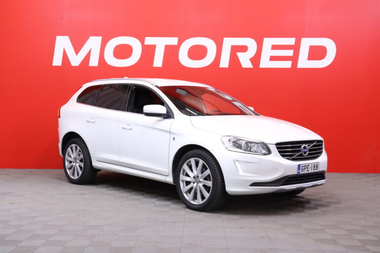 Volvo - XC60 - D4 Business Summum // Ocean Race / Webasto / VOC / Vakkari / Bluetooth / Navi // - Maastoauto