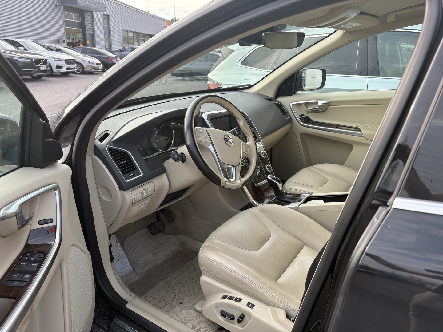 Volvo - XC60 - D4 AWD Business Classic Summum aut - Maastoauto