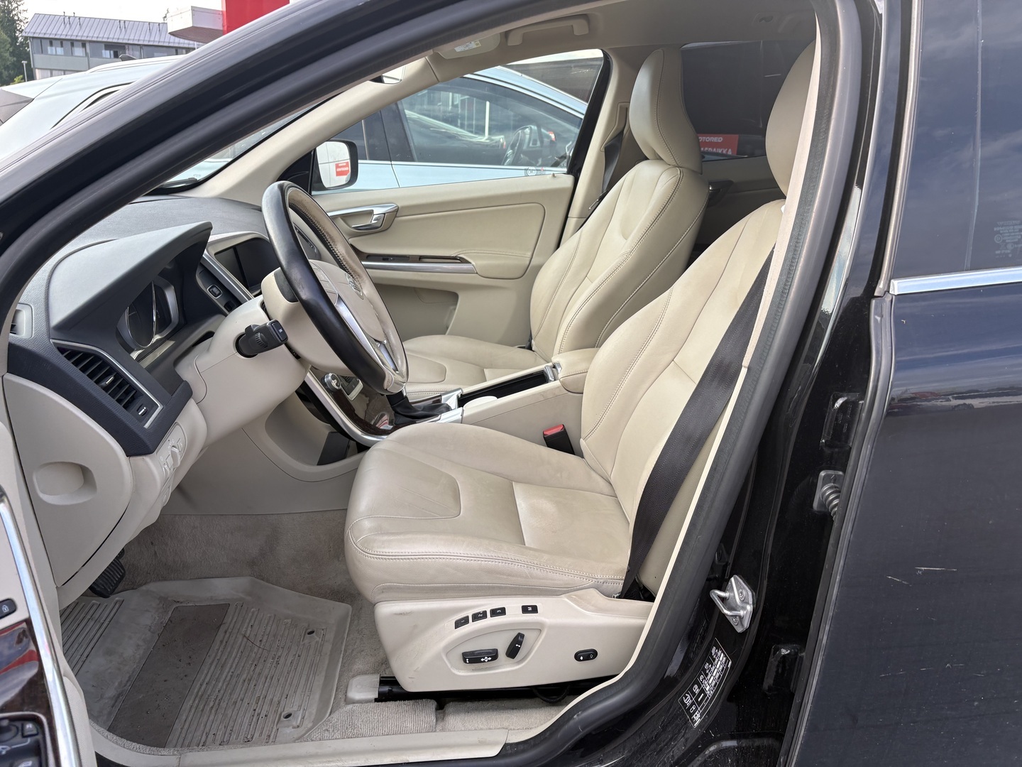 Volvo - XC60 - D4 AWD Business Classic Summum aut - Maastoauto