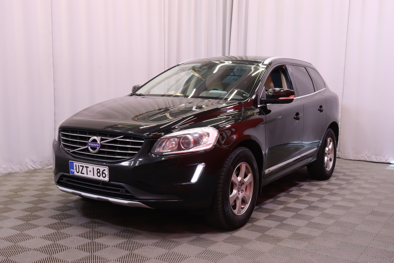 Volvo - XC60 - D4 AWD Business Classic Summum aut - Maastoauto