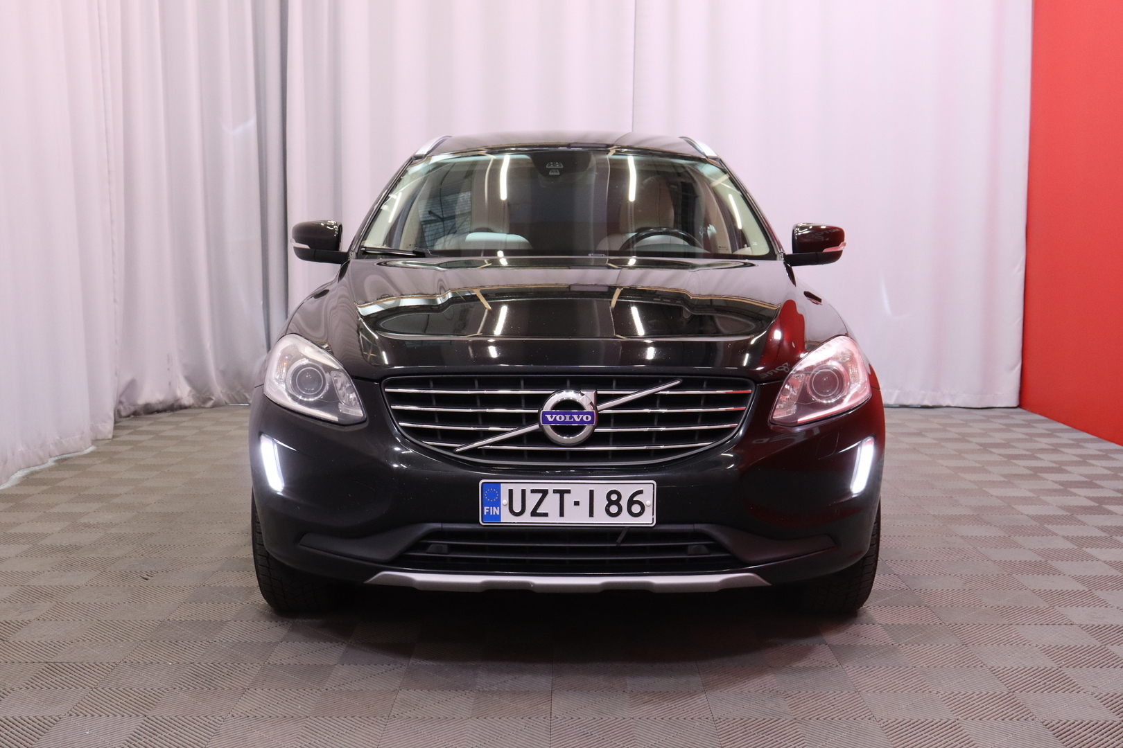 Volvo - XC60 - D4 AWD Business Classic Summum aut - Maastoauto