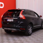 Volvo - XC60 - D4 AWD Summum // Kattoluukku / Keyless / Webasto / VOC / Kamera / Bluetooth / Nahkapenkit // - Maastoauto